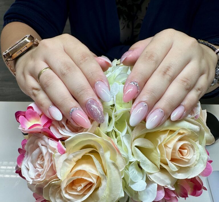 Im Nagelstudio Milano Nails in Berlin-Tegel finden Sie bezaubernde Nageldesigns.