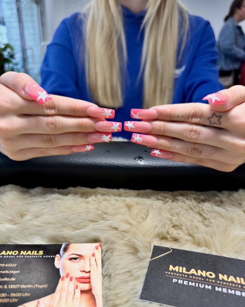 Im Nagelstudio Milano Nails in Berlin-Tegel finden Sie bezaubernde Nageldesigns.