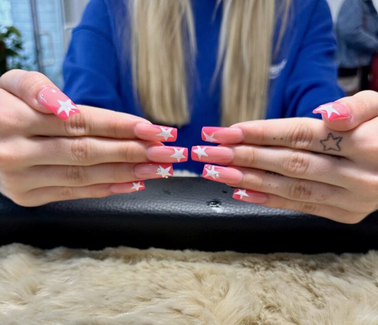 Im Nagelstudio Milano Nails in Berlin-Tegel finden Sie bezaubernde Nageldesigns.