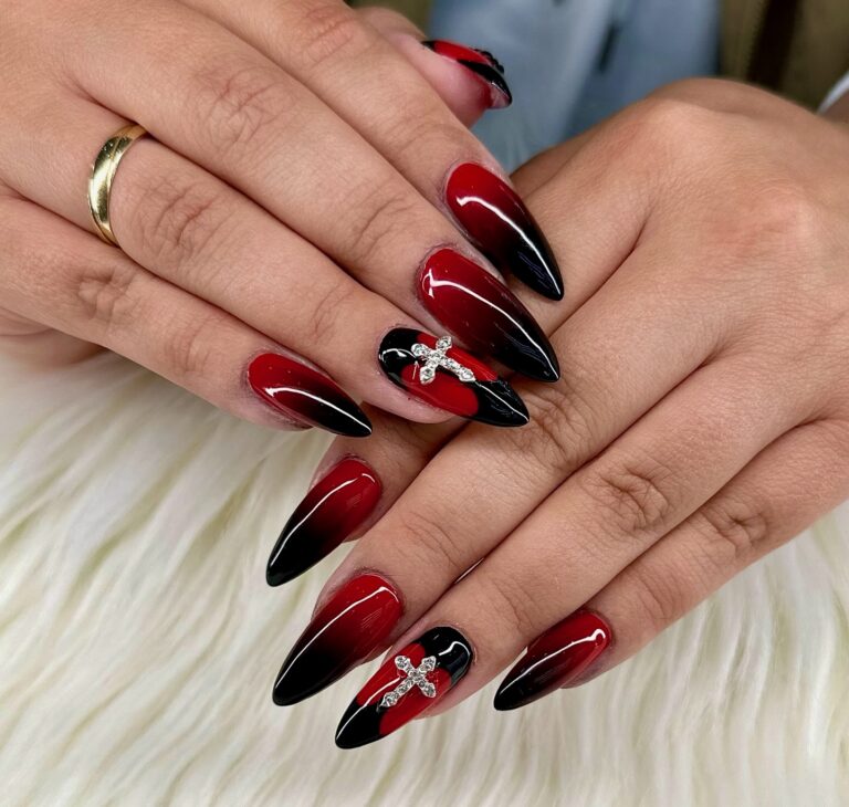 Ein weiteres Meisterwerk für eine unserer wundervollen Kundinnen! Wir lieben es, eure Nagelträume mit professioneller Pflege und einem Hauch von Glamour wahr werden zu lassen.