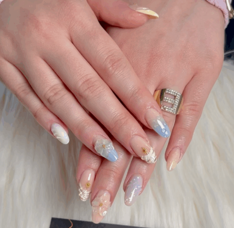 Bei Milano Nails in Tegel, Berlin-Reinickendorf, bieten wir Ihnen hingebungsvolle Nagelpflege, die unsere Kunden begeistert und für traumhaft schöne Ergebnisse sorgt.