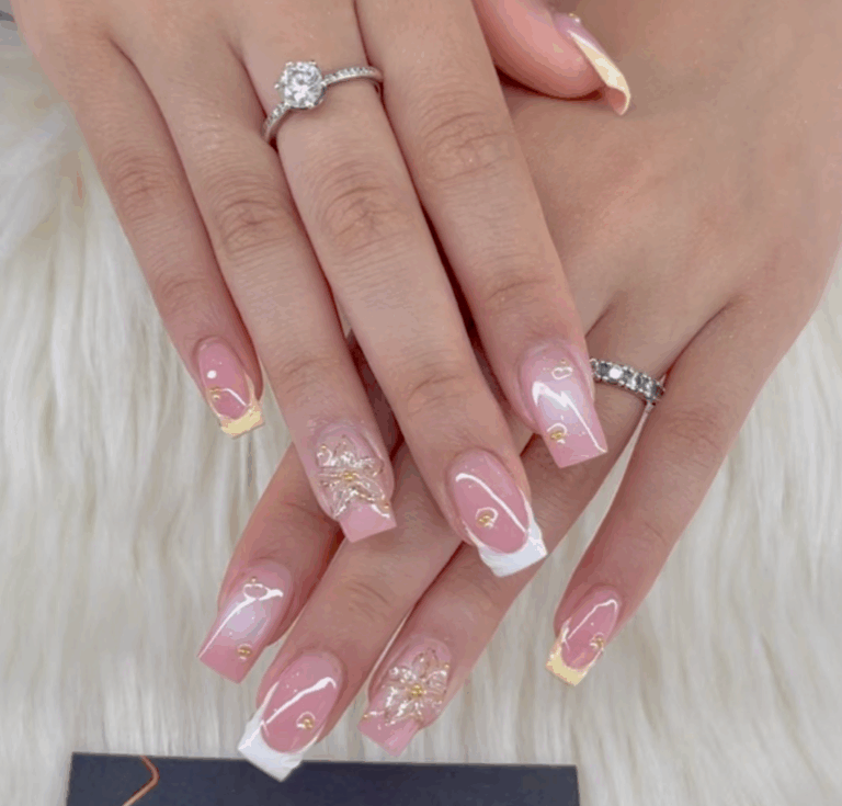 Bei Milano Nails in Tegel, Berlin-Reinickendorf, bieten wir Ihnen hingebungsvolle Nagelpflege, die unsere Kunden begeistert und für traumhaft schöne Ergebnisse sorgt.