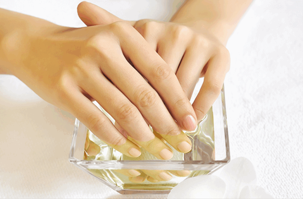 Direkte Nagelpflege mit Olivenöl nagelpflege mit olivenöl