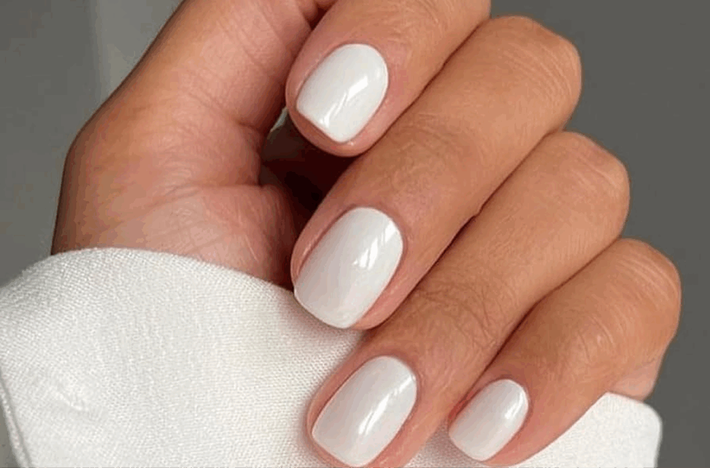Weiße Nägel für den Sommer  Sommernägel 2025