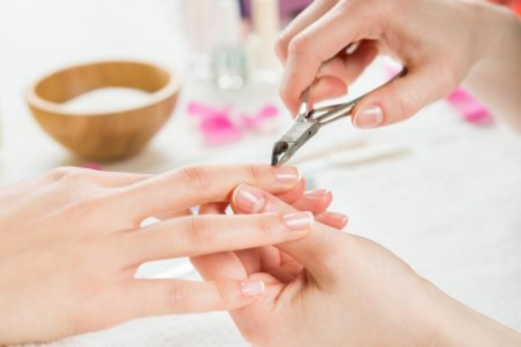 Die Kombination aus Nagelpflege und Haarstyling bei Leoni’s Nails & Hair bietet Kundinnen und Kunden ein außergewöhnliches und ganzheitliches Beauty-Erlebnis.