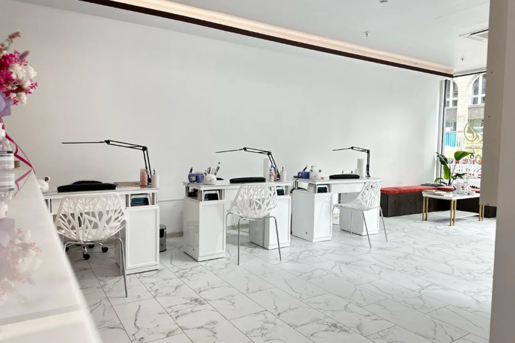 Nägel nach Wunsch im Milano Nails Nagelstudio gestalten lassen