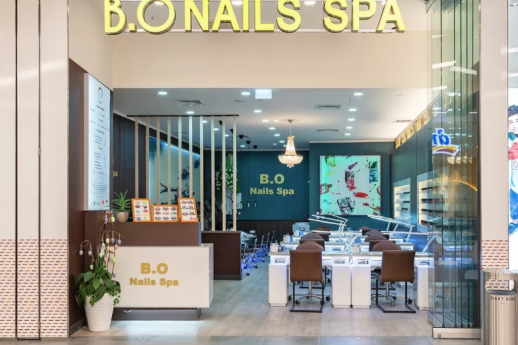 Gleichzeitig Nageldesign erleben und entspannen mit Spa-Services im BO Nails Spa.