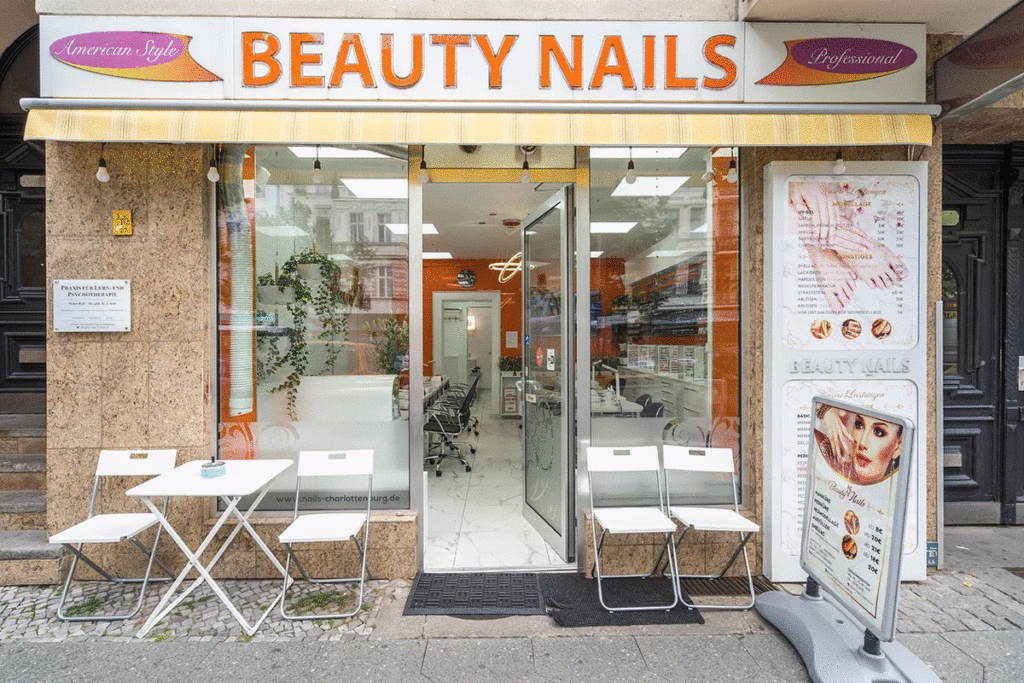 Elegantes Nageldesign mit glänzendem Finish
