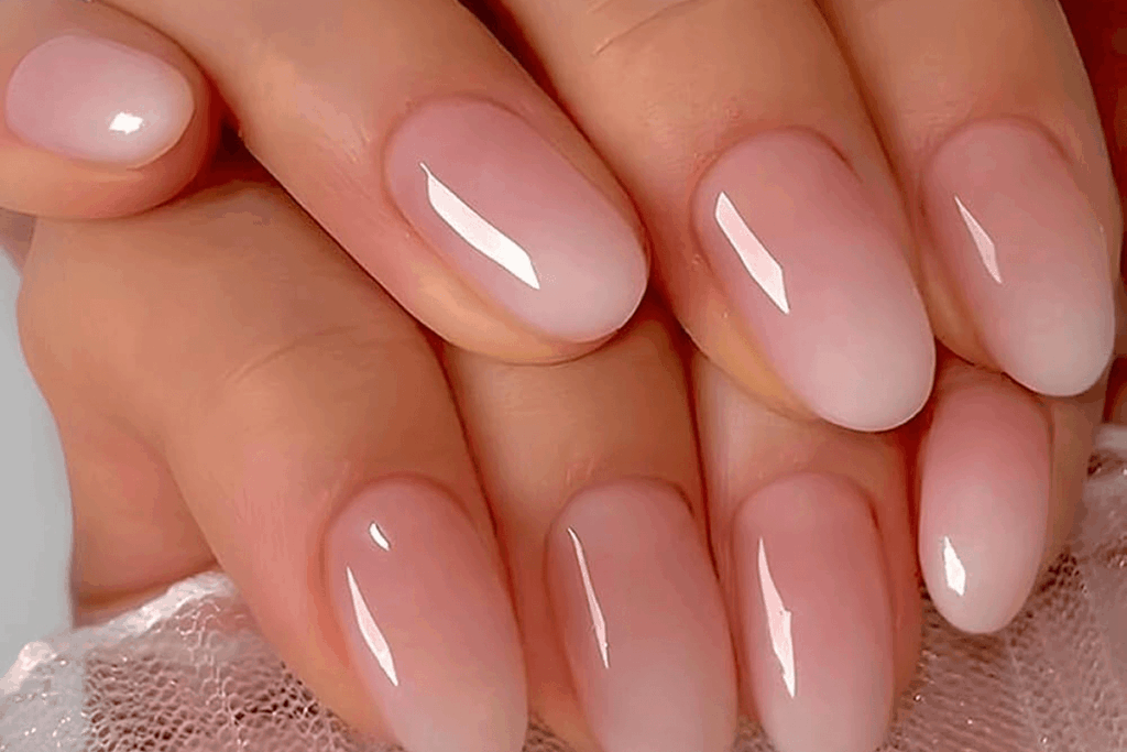 Ombré-Effekt in den Farben Rosa und Weiß für einen femininen Look