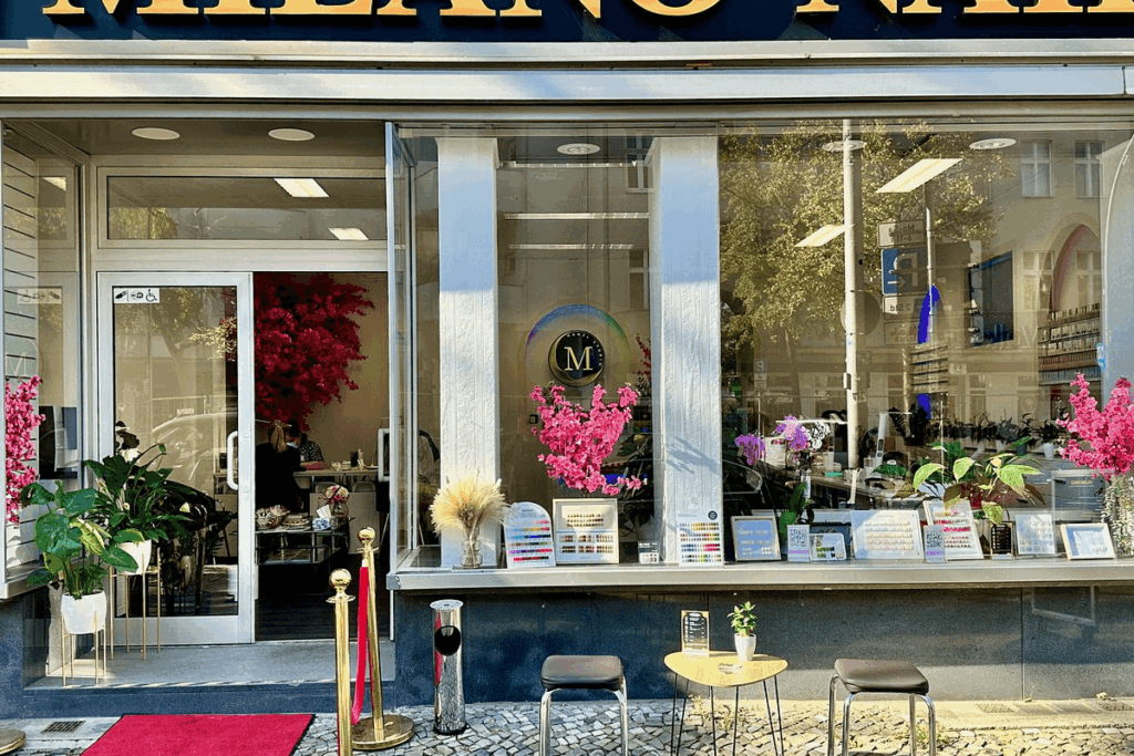 Einladender Empfangsbereich für Kunden bei MILANO Nails Berlin